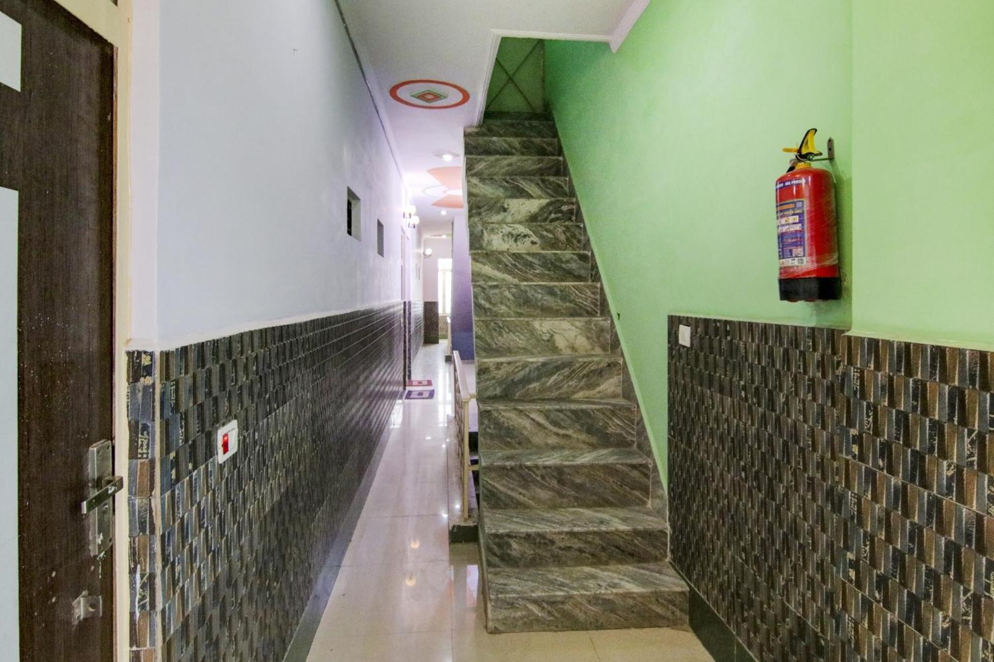 דלהי Hotel O S Palace Near Samaypur Badli Metro Station מראה חיצוני תמונה